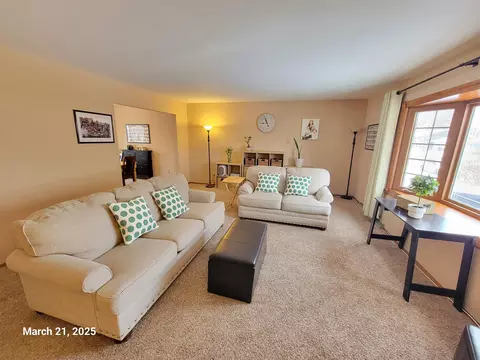 Living - 600 N Canterbury Dr, Appleton, WI 54915 photo 7 of 10