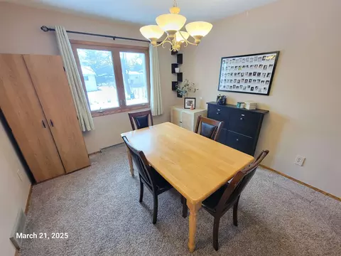 Dining - 600 N Canterbury Dr, Appleton, WI 54915 photo 4 of 6