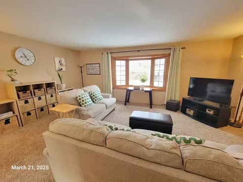 Living - 600 N Canterbury Dr, Appleton, WI 54915 photo 3 of 10