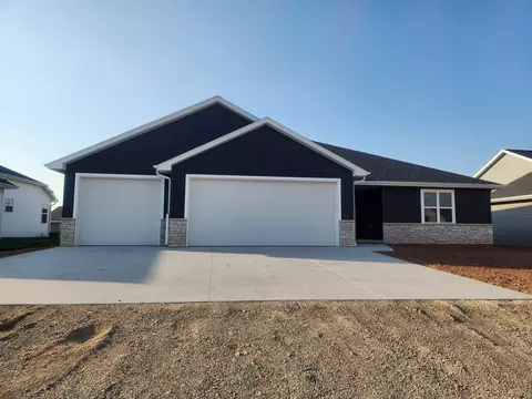 2021 Red Fox Ln, Kaukauna, WI 54130
