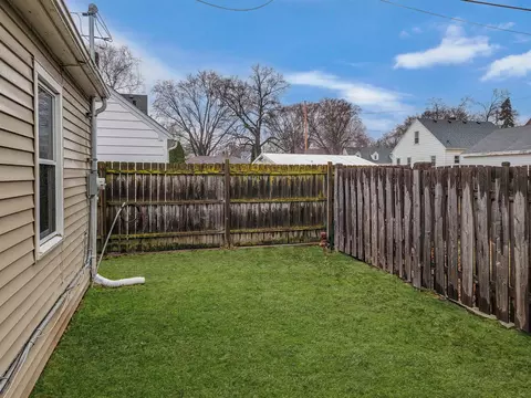 Exterior - 406 W Brewster St, Appleton, WI 54911 photo 1 of 1