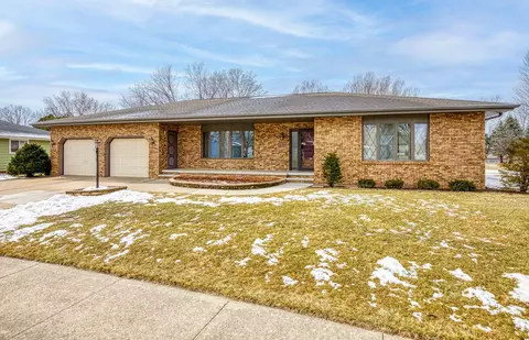 1817 Sherry Ln, Kaukauna, WI 54130