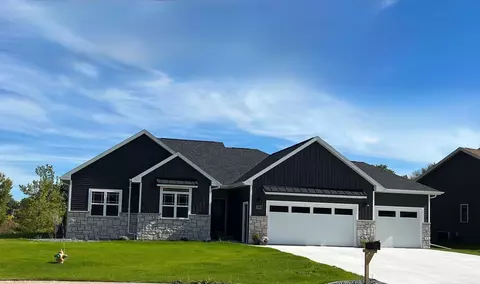 1885 Forest Glen Rd, Neenah, WI 54956