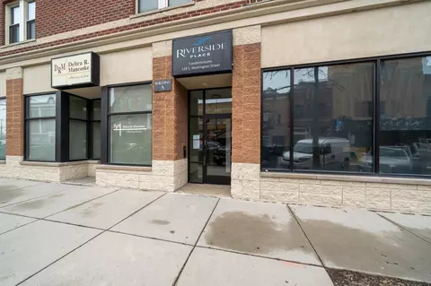 118 S Washington St #327, Green Bay, WI 54301