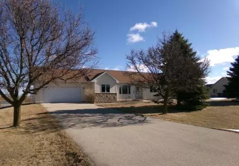 w4275 Pheasant Run, Fond Du Lac, WI 54937