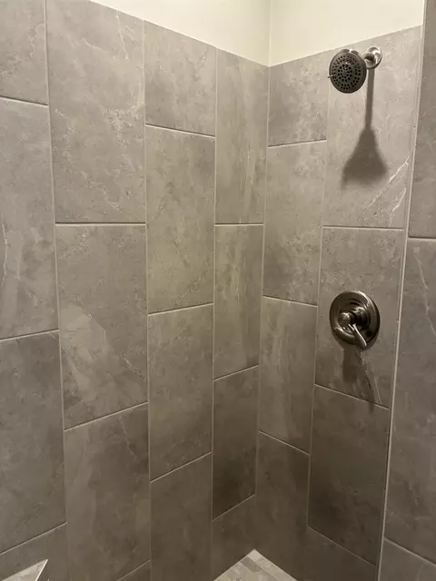 Bath - 2532 E Baldeagle Dr, Appleton, WI 54913 photo 3 of 3