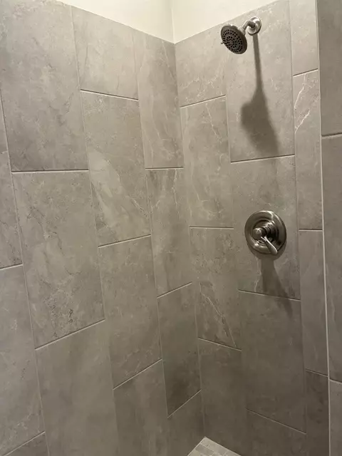 Bath - 2536 E Baldeagle Dr, Appleton, WI 54913 photo 5 of 5
