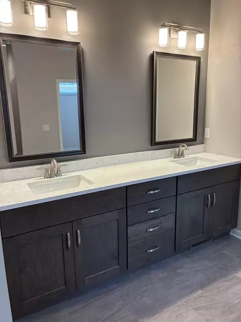 Bath - 2536 E Baldeagle Dr, Appleton, WI 54913 photo 2 of 5