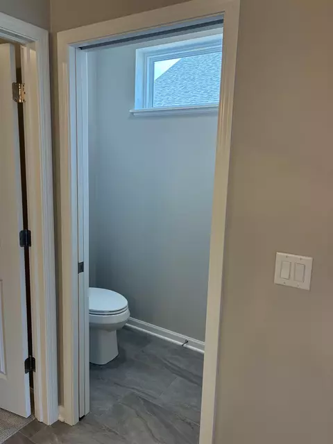Bath - 2536 E Baldeagle Dr, Appleton, WI 54913 photo 3 of 5