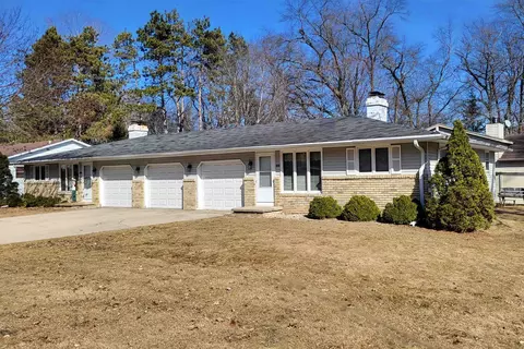 1941 Belmont Dr, Green Bay, WI 54304