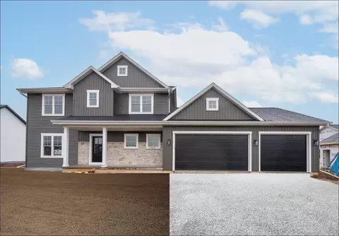 w5863 Roundstone Pl, Menasha, WI 54952