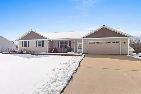 104 Robin Ln, Oconto, WI 54153