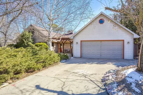 916 S Park Ave, Neenah, WI 54956