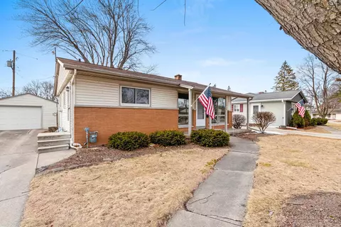 1610 Jay Ln, Green Bay, WI 54304