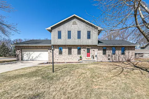40 Lake Rest Ave, Oshkosh, WI 54902