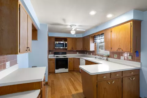 Kitchen - 718 E Mcarthur St, Appleton, WI 54911 photo 2 of 3