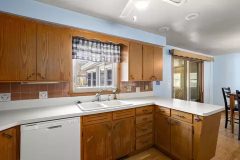 Kitchen - 718 E Mcarthur St, Appleton, WI 54911 photo 3 of 3
