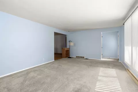 Living - 718 E Mcarthur St, Appleton, WI 54911 photo 2 of 3