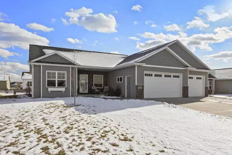 2819 W Hidden Pine Dr, Appleton, WI 54913