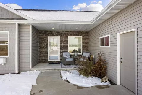 2819 W Hidden Pine Dr, Appleton, WI 54913 photo 2