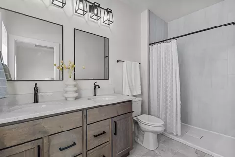 Bath - 3909 E Zion Ct, Appleton, WI 54913 photo 1 of 2