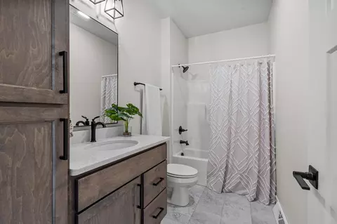 Bath - 3909 E Zion Ct, Appleton, WI 54913 photo 2 of 2