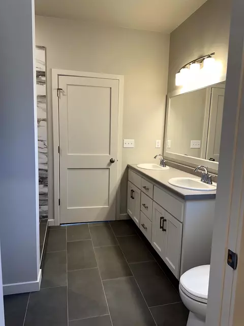 Bath - n9249 Constellation Drive, Appleton, WI 54915 photo 3 of 8
