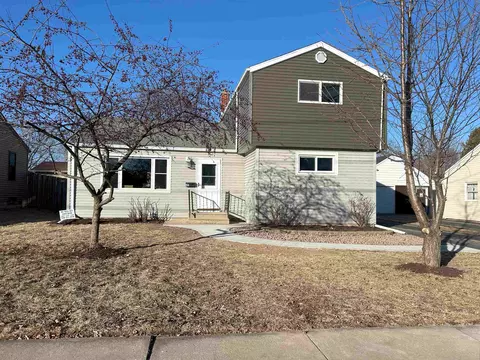 934 Marquette St, Menasha, WI 54952