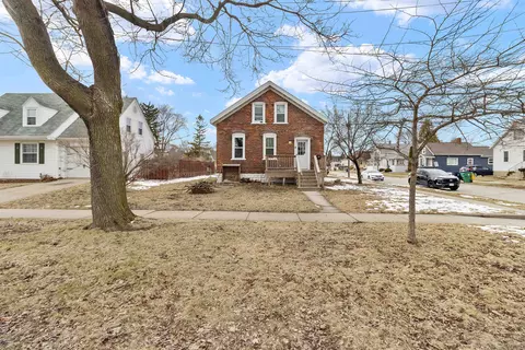 132 Oak St, Green Bay, WI 54303