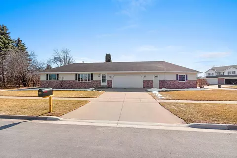 1181 Lois St, De Pere, WI 54115