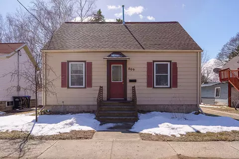 809 Quincy St, Sturgeon Bay, WI 54235