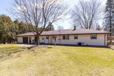 620 W Seneca Dr, Appleton, WI 54911 photo 2
