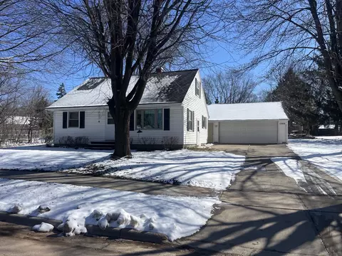 1300 Orchard Dr, Kaukauna, WI 54130