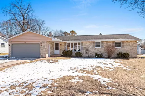 1136 Rockwell Rd, Green Bay, WI 54313