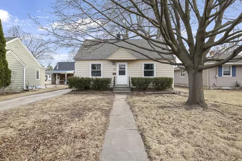 937 W South Park Ave, Oshkosh, WI 54902