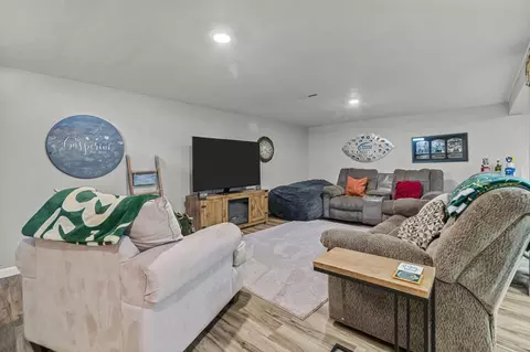 Living - 1137 W Parkway Blvd, Appleton, WI 54914 photo 2 of 3