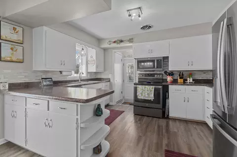Kitchen - 1137 W Parkway Blvd, Appleton, WI 54914 photo 1 of 4