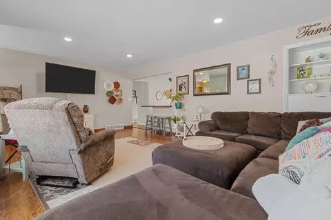 Living - 1137 W Parkway Blvd, Appleton, WI 54914 photo 1 of 3