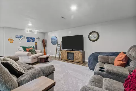 Living - 1137 W Parkway Blvd, Appleton, WI 54914 photo 3 of 3