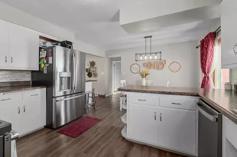 Kitchen - 1137 W Parkway Blvd, Appleton, WI 54914 photo 3 of 4