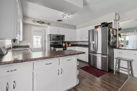 Kitchen - 1137 W Parkway Blvd, Appleton, WI 54914 photo 2 of 4