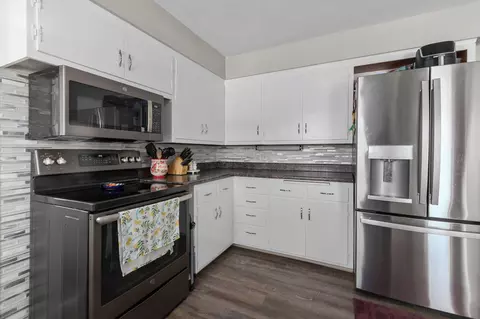 Kitchen - 1137 W Parkway Blvd, Appleton, WI 54914 photo 4 of 4