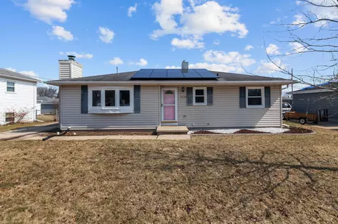 1236 Honeysuckle Ln, Neenah, WI 54956