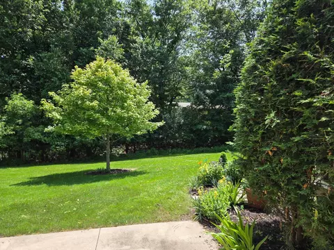 Exterior - 929 S West Ct #A, Appleton, WI 54915 photo 5 of 6