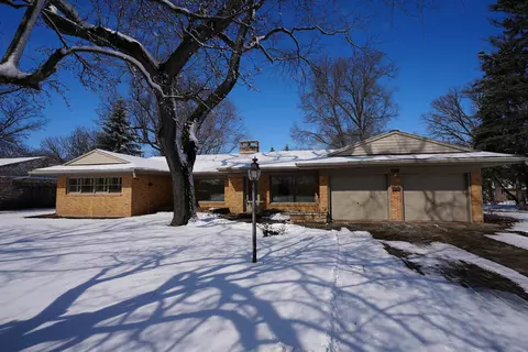 815 E St Francis Rd, De Pere, WI 54115