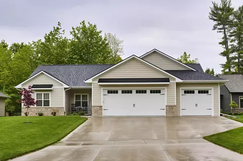 2721 Woodfield Ct, Howard, WI 54313