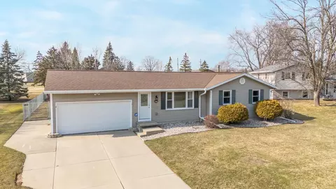 1456 Circle Dr, Menasha, WI 54952