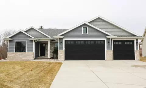2137 Grassymeadow Ln, Menasha, WI 54952