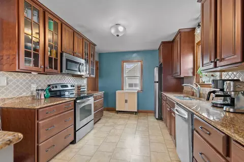 1338 W Spring St, Appleton, WI 54914 photo 2