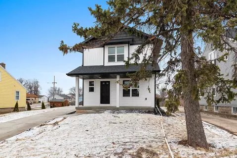 1214 N Sawyer St, Oshkosh, WI 54902
